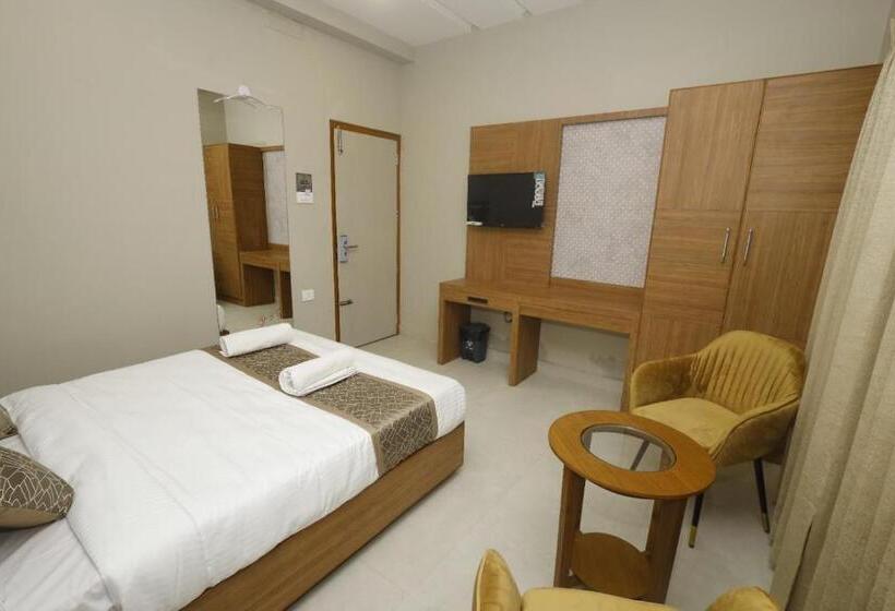 هتل Grand Courtyard Business