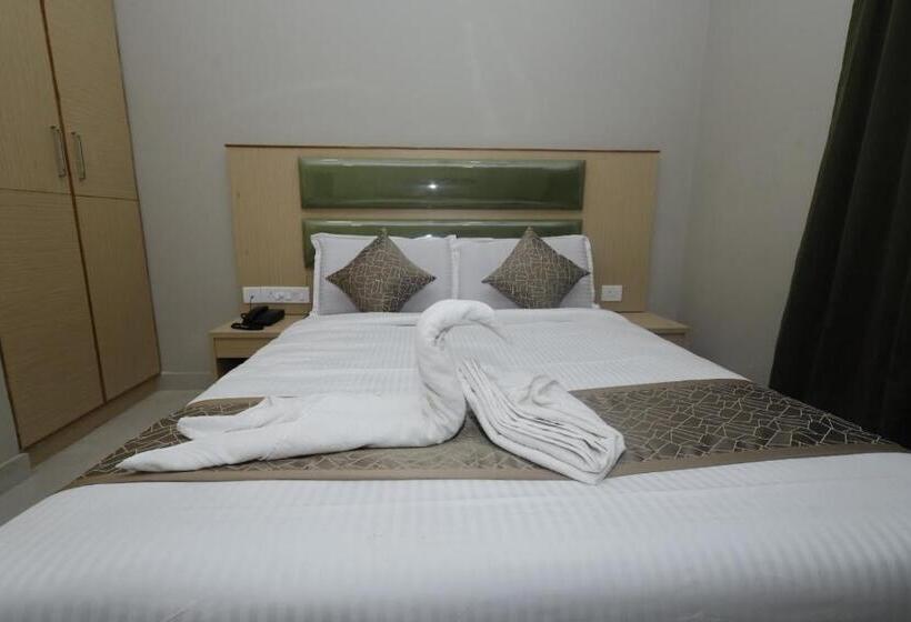 هتل Grand Courtyard Business