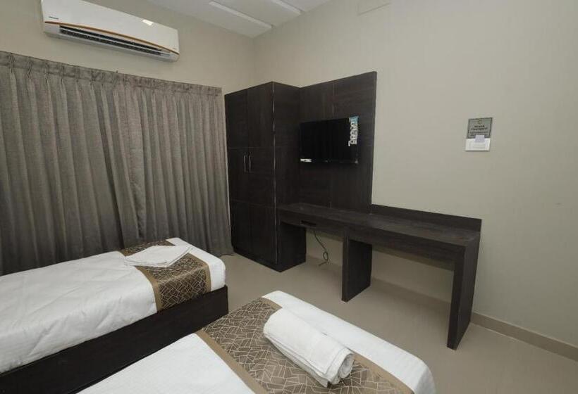 هتل Grand Courtyard Business