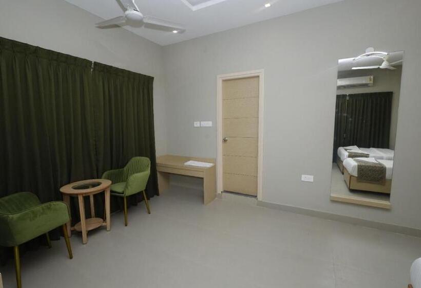 هتل Grand Courtyard Business