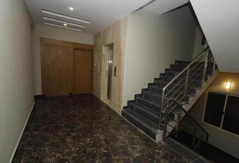 هتل Grand Courtyard Business