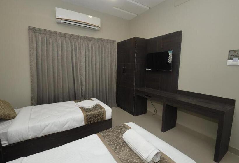 هتل Grand Courtyard Business