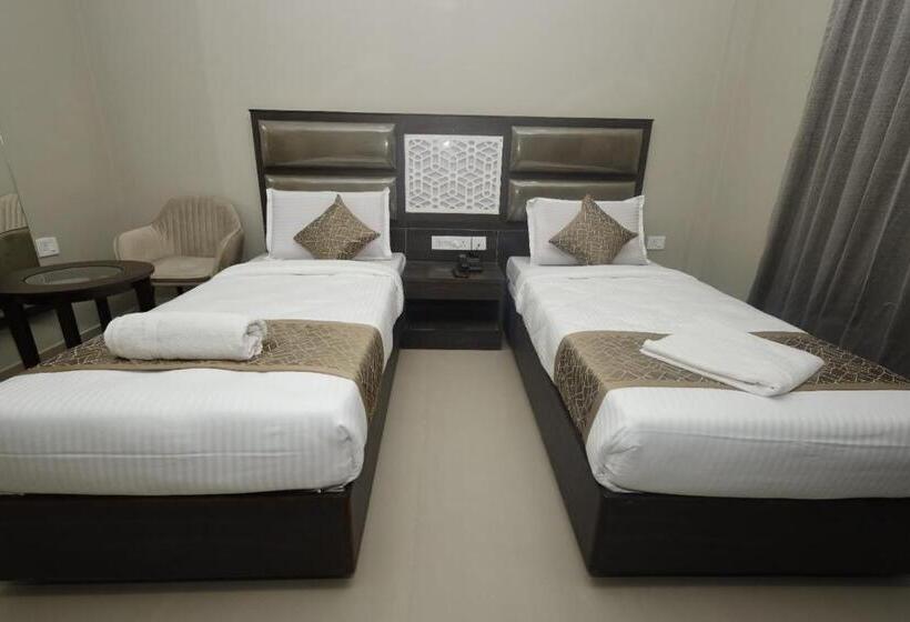 هتل Grand Courtyard Business