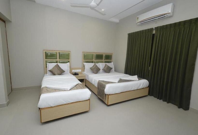 هتل Grand Courtyard Business