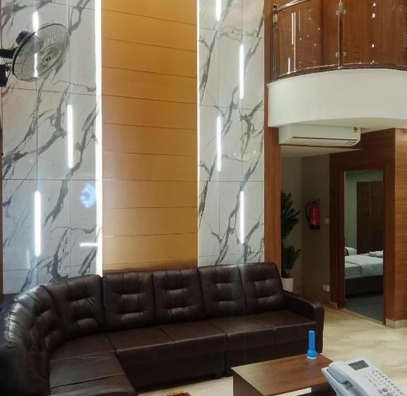 هتل Grand Courtyard Business