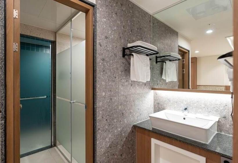 Отель Jecheon Hound