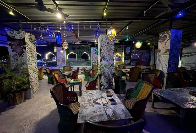 Отель Nirvana Rooftop