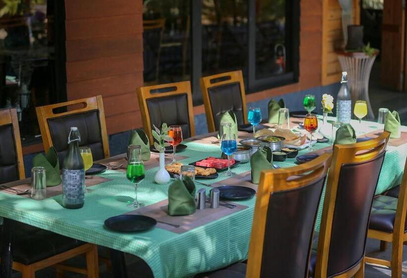 Pench Wilderness Camp Resort