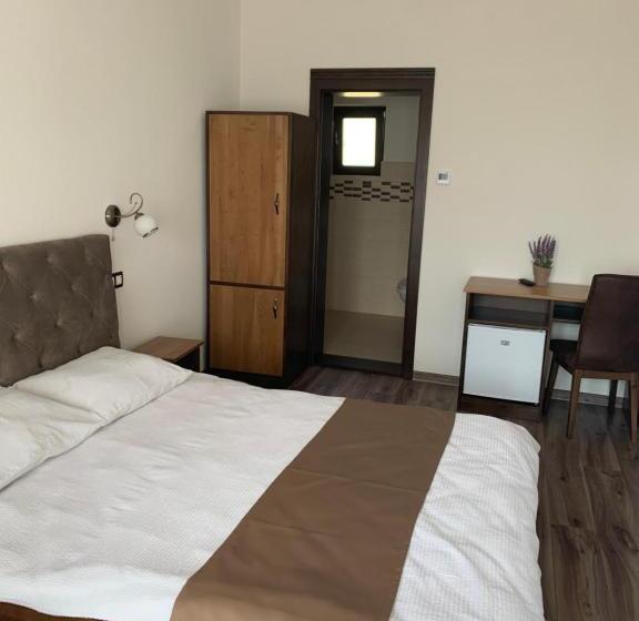 بنسيون Casa Leda