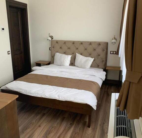 بنسيون Casa Leda