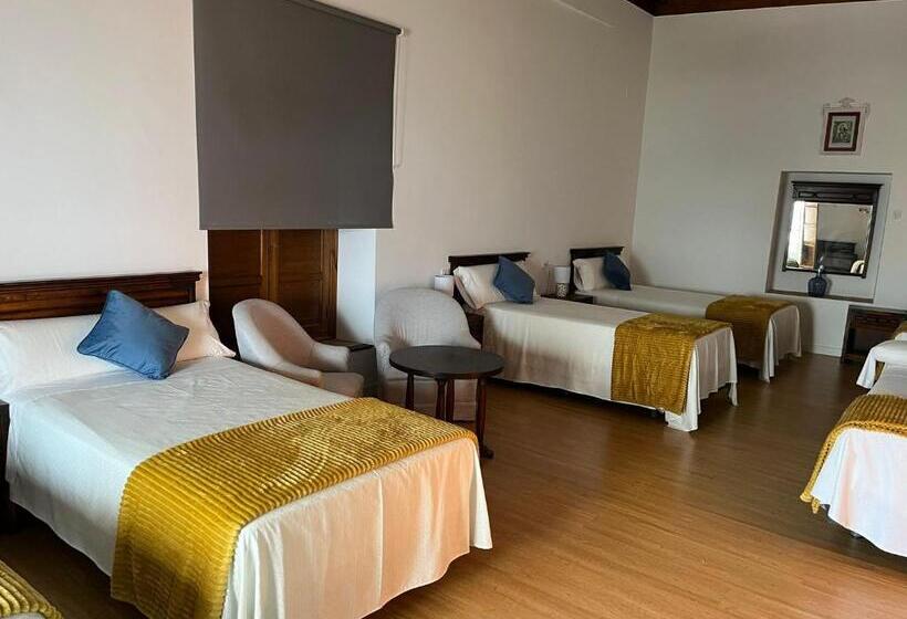 بنسيون Clarisas Suites