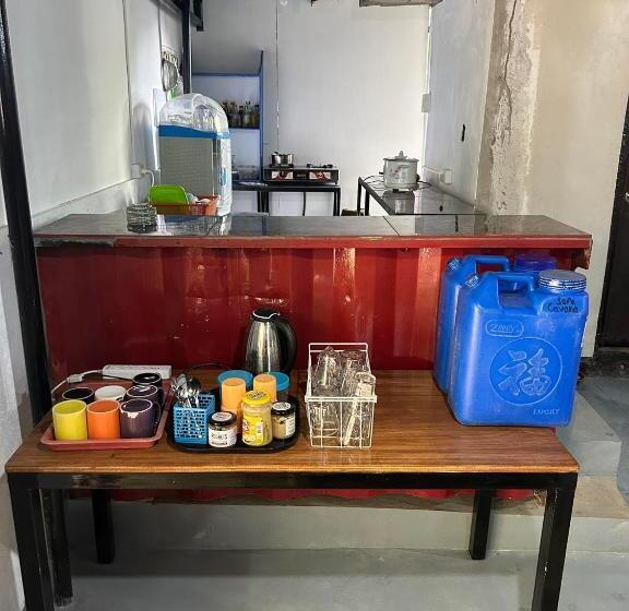 هاستل Little John S Town Inn