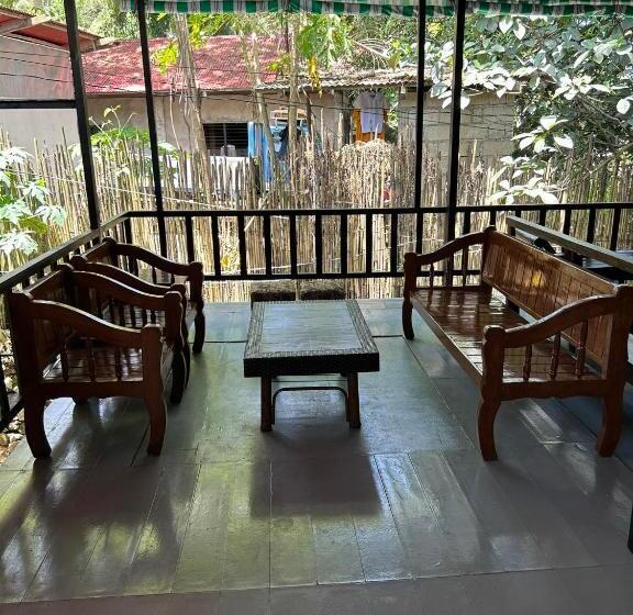 هاستل Little John S Town Inn