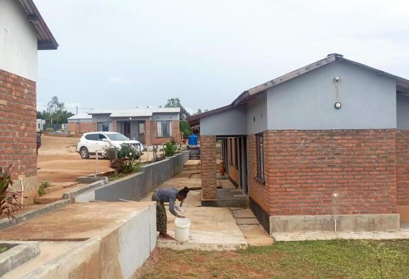 Bed and Breakfast Dunduzu Village Lodge