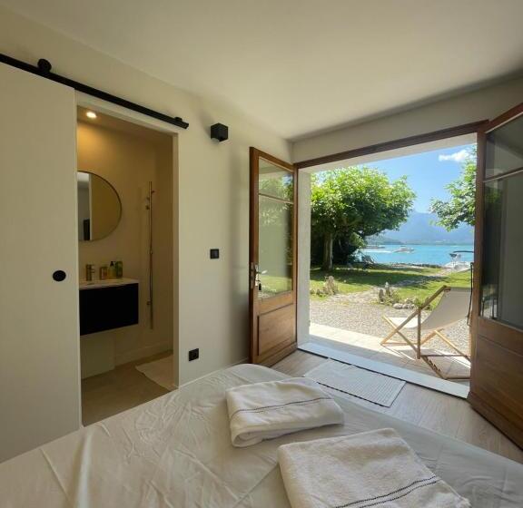 ベッドアンドブレックファースト Les Clapotis Chambres Pieds Dans L Eau Lac D Annecy