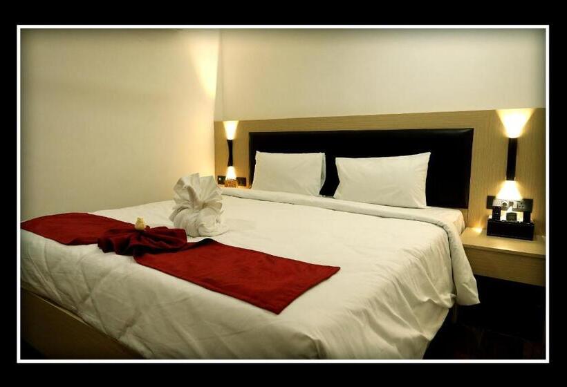 فندق Sri Sri Sri Excellency