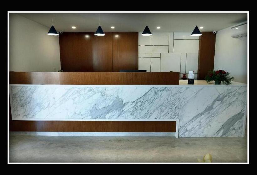 فندق Sri Sri Sri Excellency