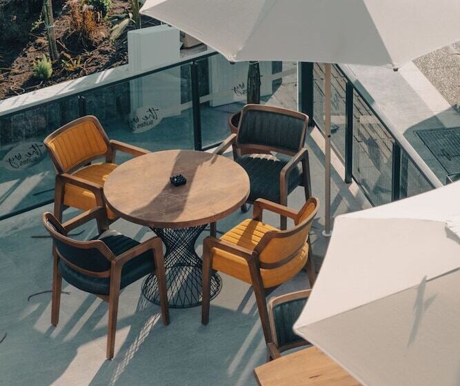 Отель The Ivy Suites