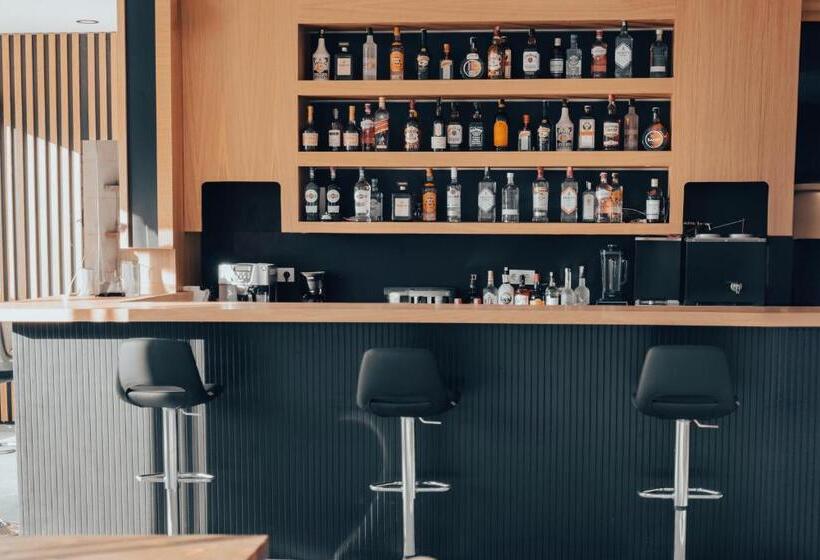 Отель The Ivy Suites