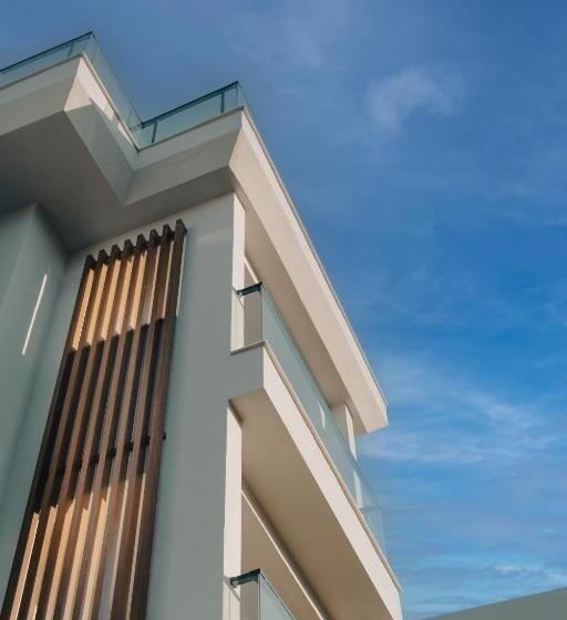 Отель The Ivy Suites