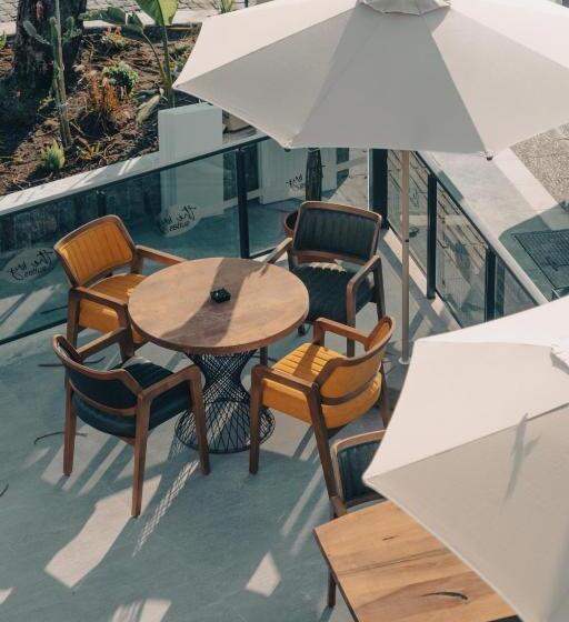 Отель The Ivy Suites