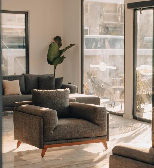 Отель The Ivy Suites