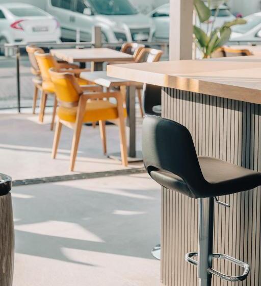 Отель The Ivy Suites