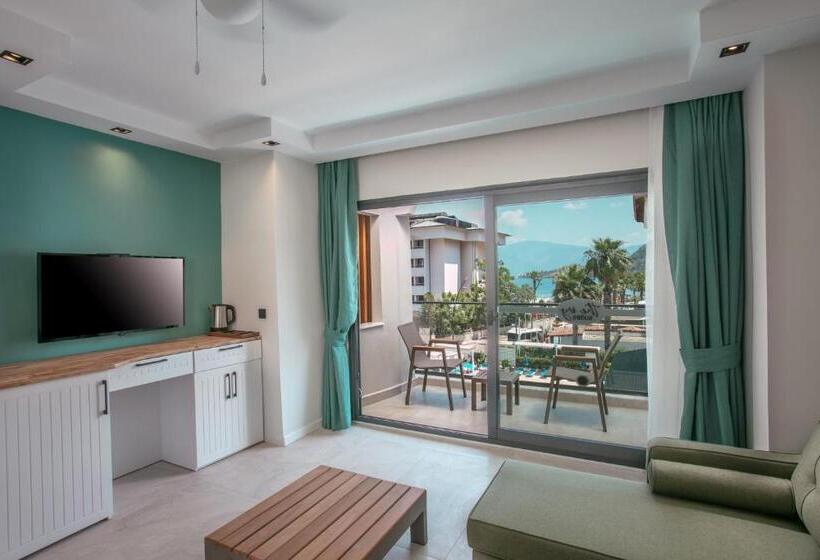 Отель The Ivy Suites