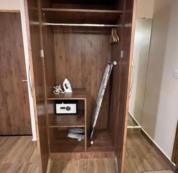 Nivedan Hotel And Resort