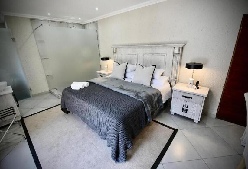 بنسيون Decollage Estate