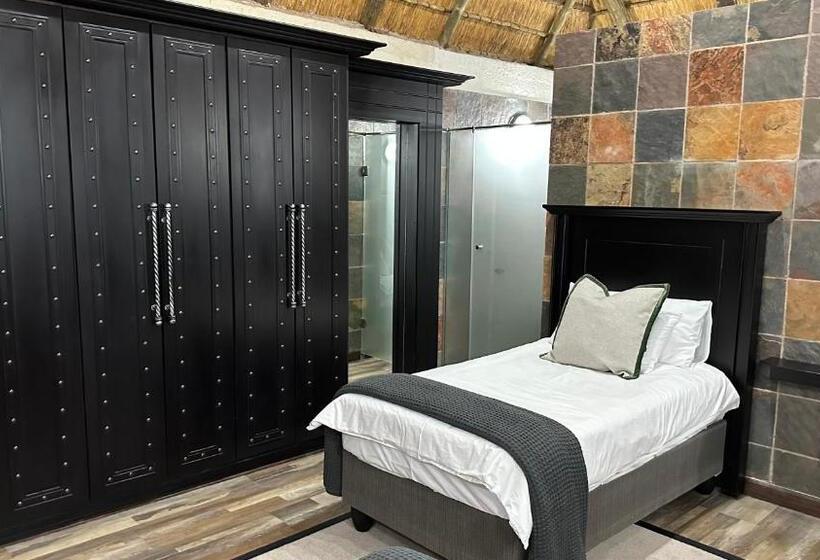 بنسيون Decollage Estate