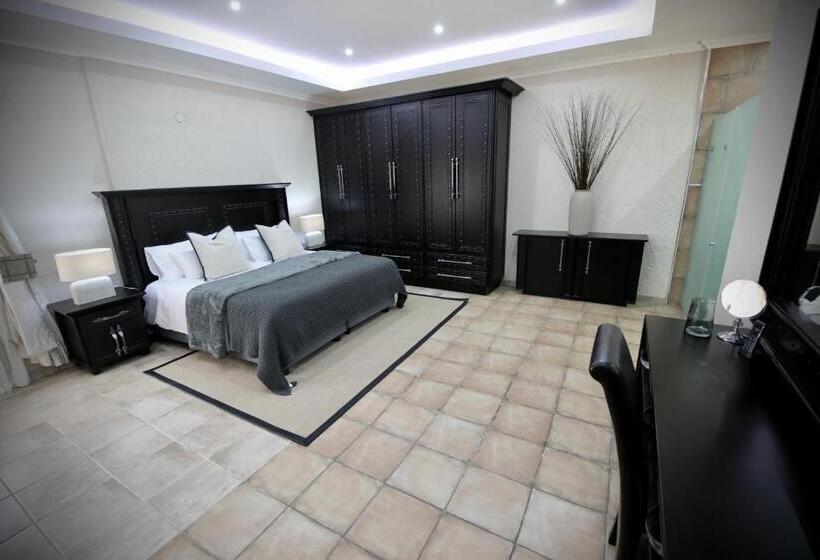 بنسيون Decollage Estate