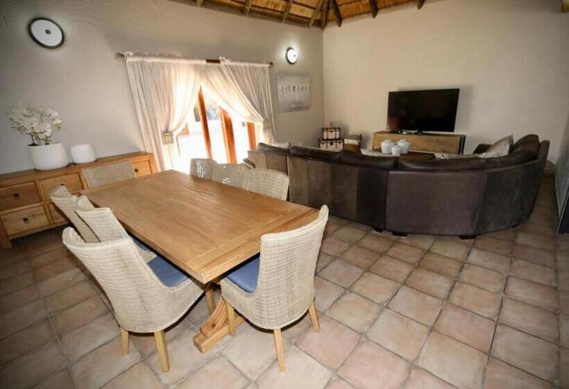 بنسيون Decollage Estate