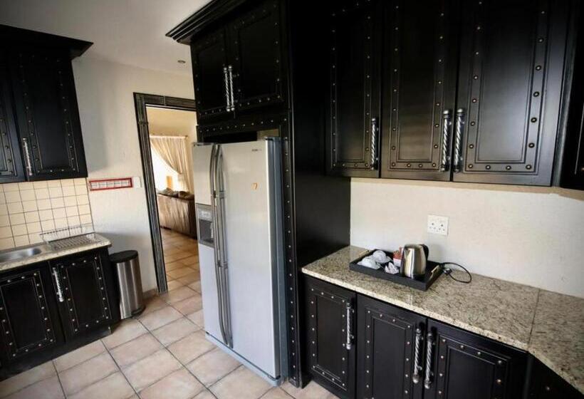 ペンション Decollage Estate