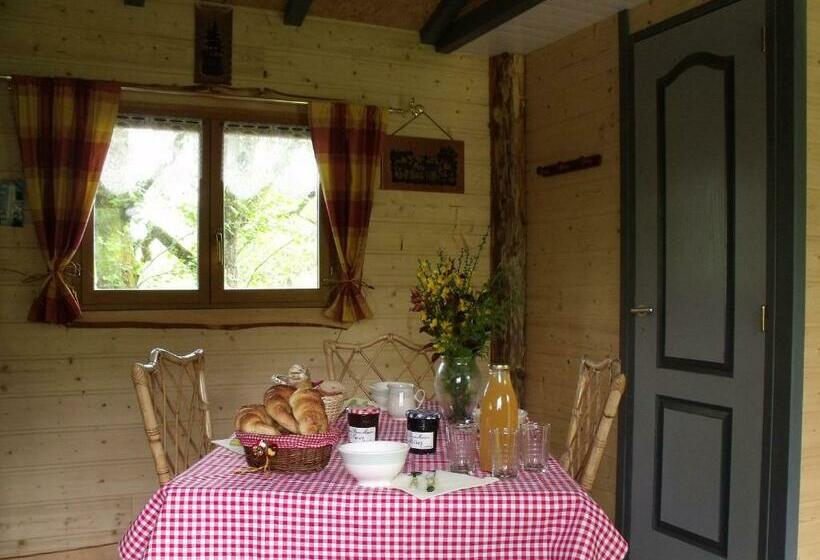 بنسيون Cabane Dans Les Arbres Avec Terrasse Et Coin Barbecue, Idéale Pour Des Séjours En Pleine Nature   Fr
