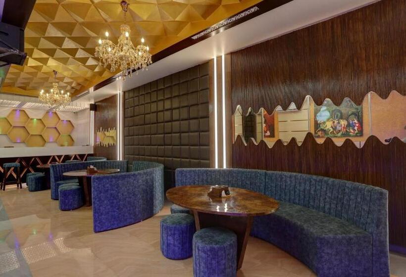 Townhouse Hotel Selaqui Inn