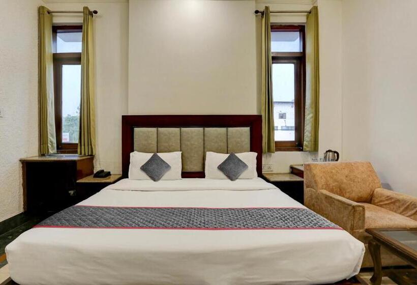 Townhouse Hotel Selaqui Inn