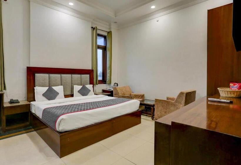 Townhouse Hotel Selaqui Inn