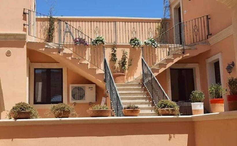 Corte Dei Fiori Acquaviva Apartments