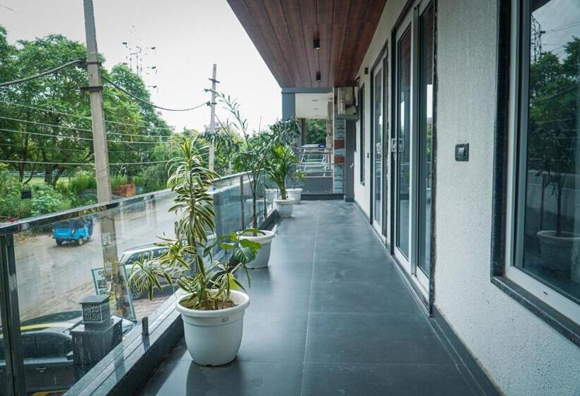 هتل The Leaf Studio Medanta