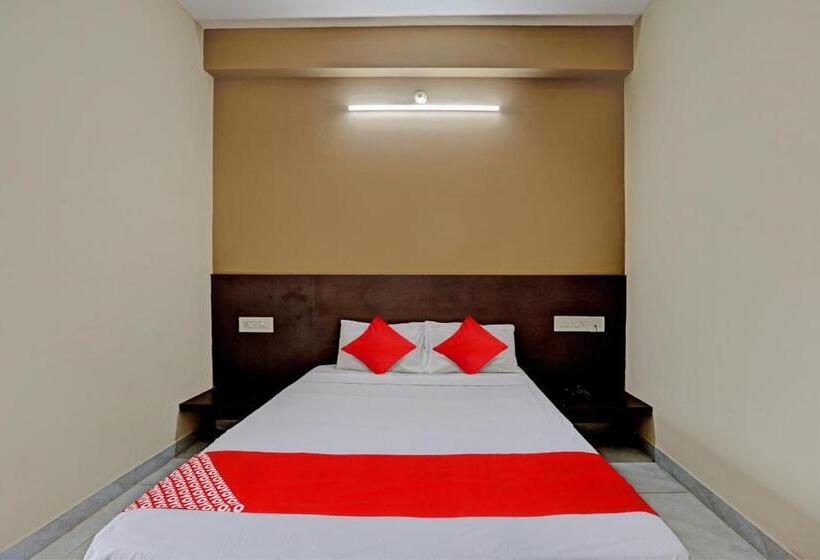 בית מלון כפרי Oyo Flagship Srk Palace