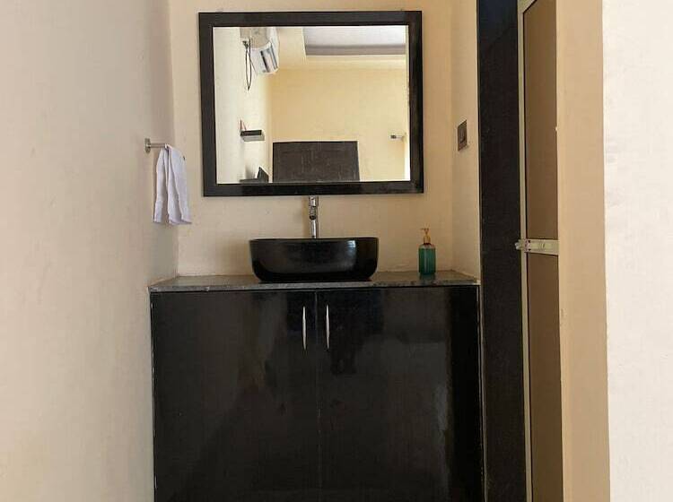 בית מלון כפרי Sandcastle Beach Resort