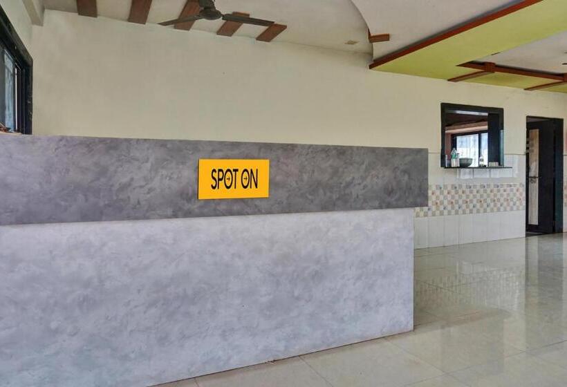 Отель Spot On Yash Lodge