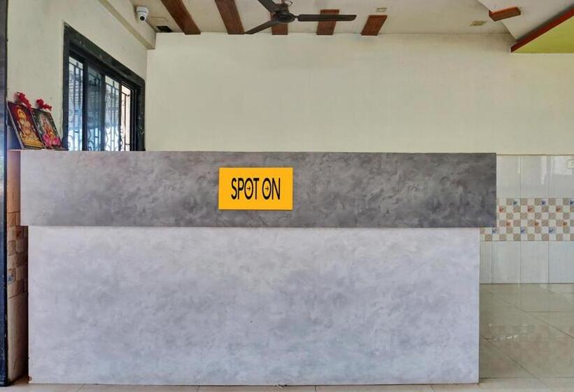 ホテル Spot On Yash Lodge