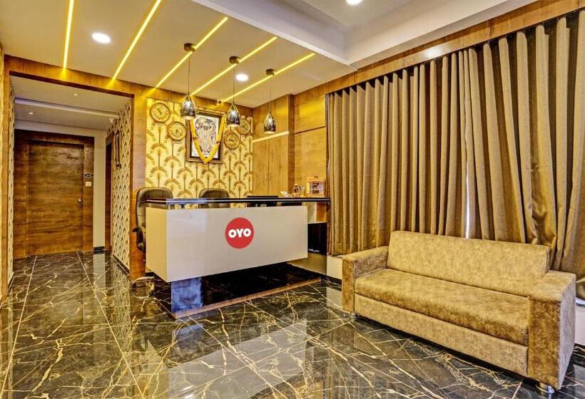Oyo Flagship 81482 Hotel Rr