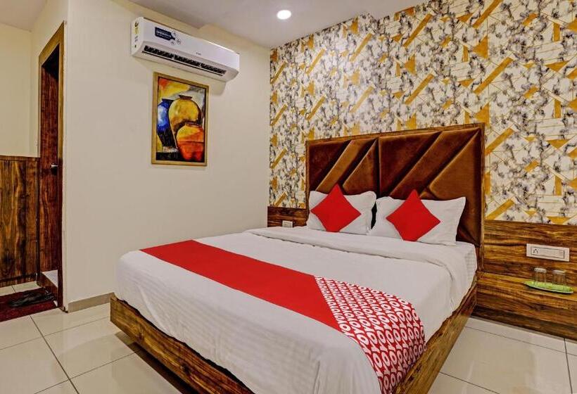 Oyo Flagship 81482 Hotel Rr