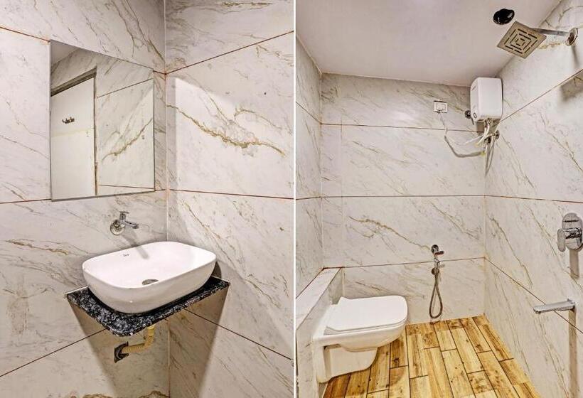 Oyo Flagship 81482 Hotel Rr