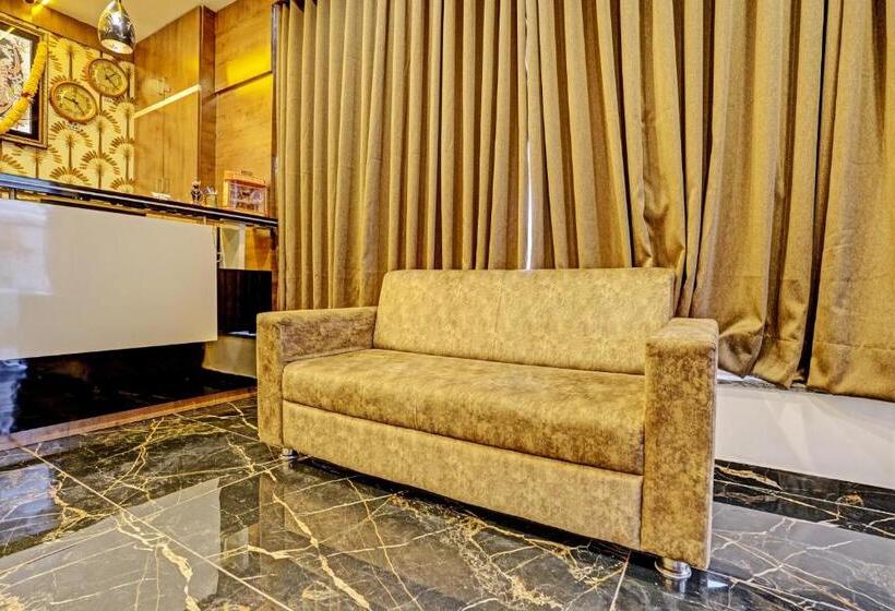 Oyo Flagship 81482 Hotel Rr