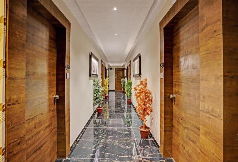 Oyo Flagship 81482 Hotel Rr