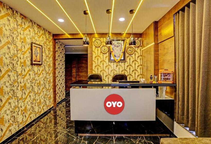 Oyo Flagship 81482 Hotel Rr